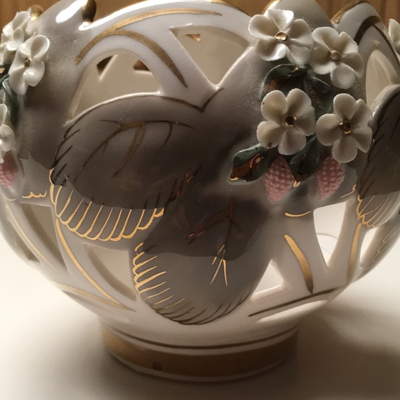 Handmade Porcelain Floral Vase with a Gold Trim. - Picture 8 of 8